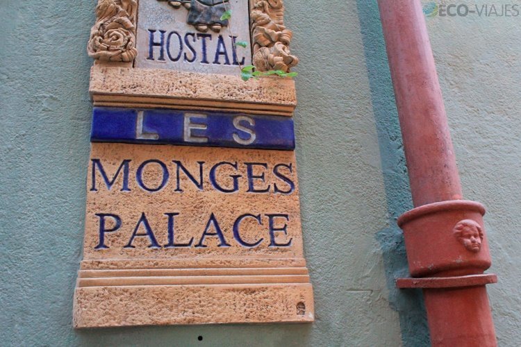 Hostal Les Monges Palace - Detalle de la fachada