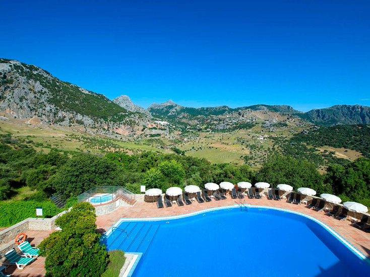 hotel-rural-fuerte-grazalema-piscina-cadiz