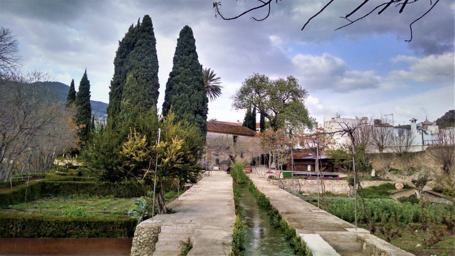 El-Jardín-Nazarí-de-Vélez-Benaudalla-los-pueblos-más-bonitos-de-Granada-e1559660431136